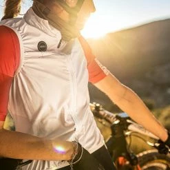 Gilet Gobik Plus 2.0 Moon Femme -Vélos Populaire Magasin chaleco plus2.0 mujer moon gobik warm series22 3 700x700 6