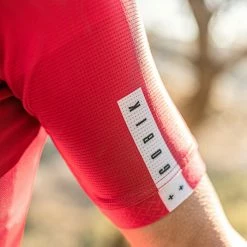 Maillot Manches Courtes Gobik Stark Cranberry Homme 58 Maillot Manches Courtes Gobik Stark Cranberry Homme -Vélos Populaire Magasin maillot hombre stark carnberry gobik warm series22 5 700x700 1